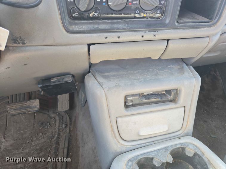 image for item ER1662 2001 Chevrolet Silverado Crew Cab pickup truck