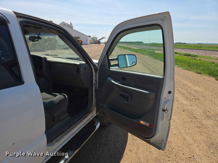 image for item ER1662 2001 Chevrolet Silverado Crew Cab pickup truck