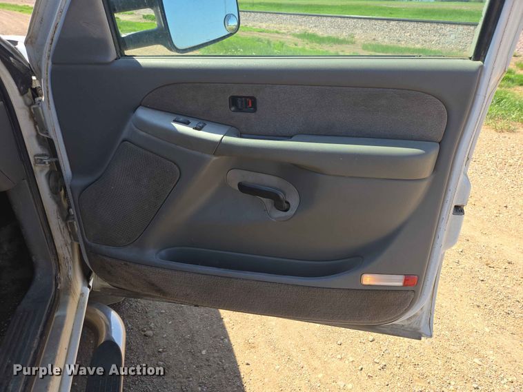 image for item ER1662 2001 Chevrolet Silverado Crew Cab pickup truck