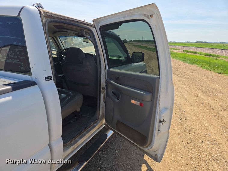 image for item ER1662 2001 Chevrolet Silverado Crew Cab pickup truck