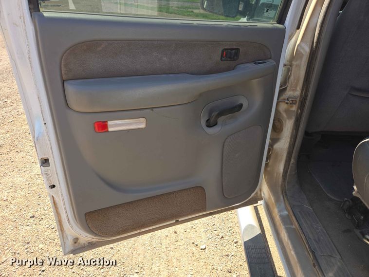 image for item ER1662 2001 Chevrolet Silverado Crew Cab pickup truck