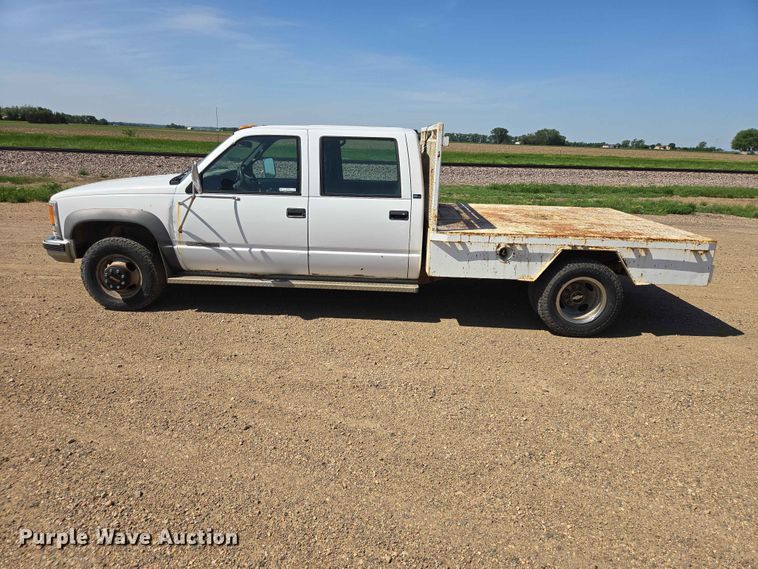 image for item ER1663 1996 GMC Sierra 3500 Crew Cab flatbed pickup truck