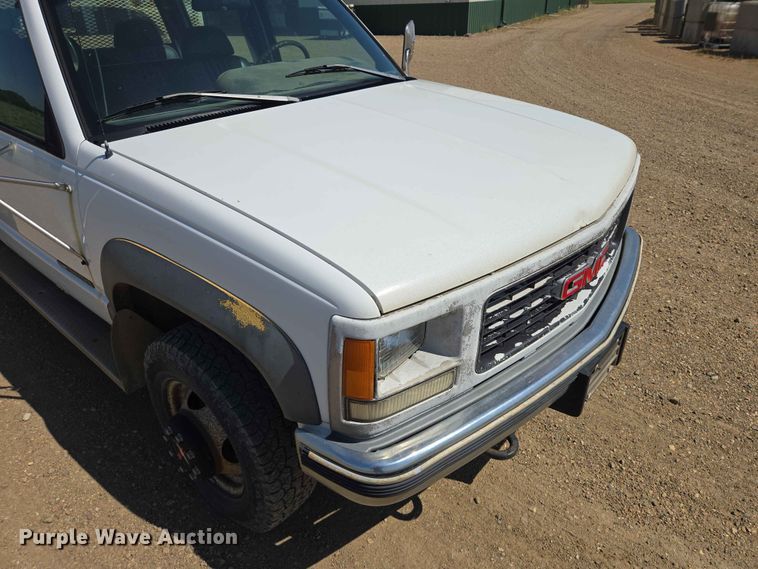 image for item ER1663 1996 GMC Sierra 3500 Crew Cab flatbed pickup truck