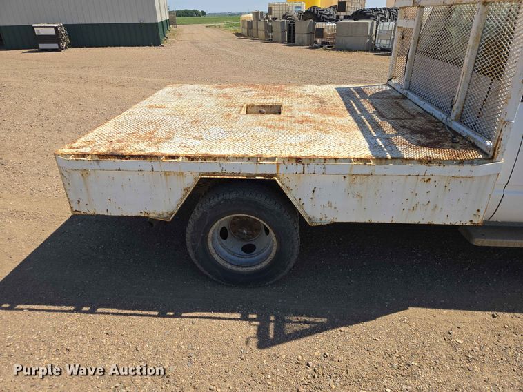 image for item ER1663 1996 GMC Sierra 3500 Crew Cab flatbed pickup truck