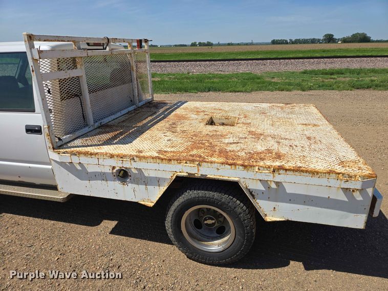 image for item ER1663 1996 GMC Sierra 3500 Crew Cab flatbed pickup truck