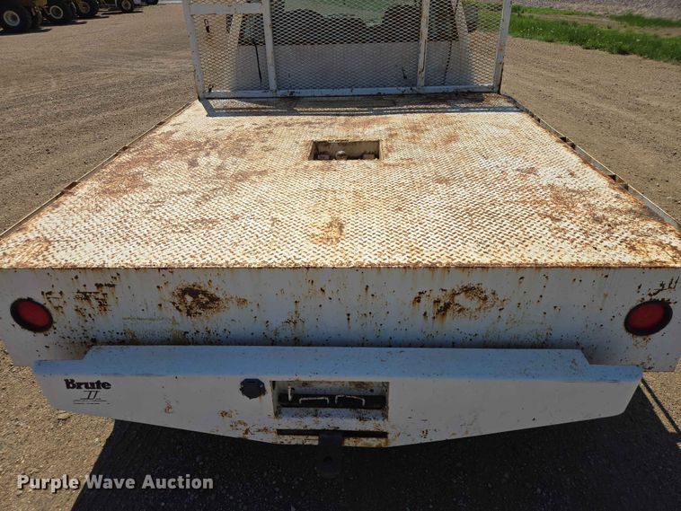 image for item ER1663 1996 GMC Sierra 3500 Crew Cab flatbed pickup truck