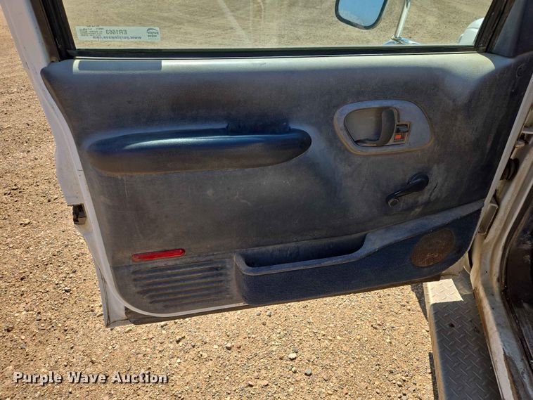 image for item ER1663 1996 GMC Sierra 3500 Crew Cab flatbed pickup truck
