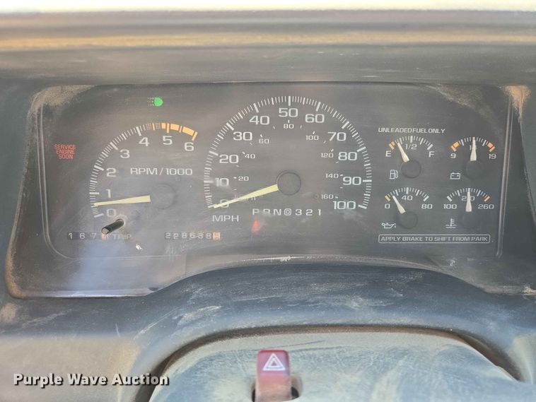 image for item ER1663 1996 GMC Sierra 3500 Crew Cab flatbed pickup truck