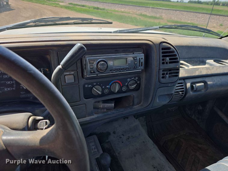 image for item ER1663 1996 GMC Sierra 3500 Crew Cab flatbed pickup truck
