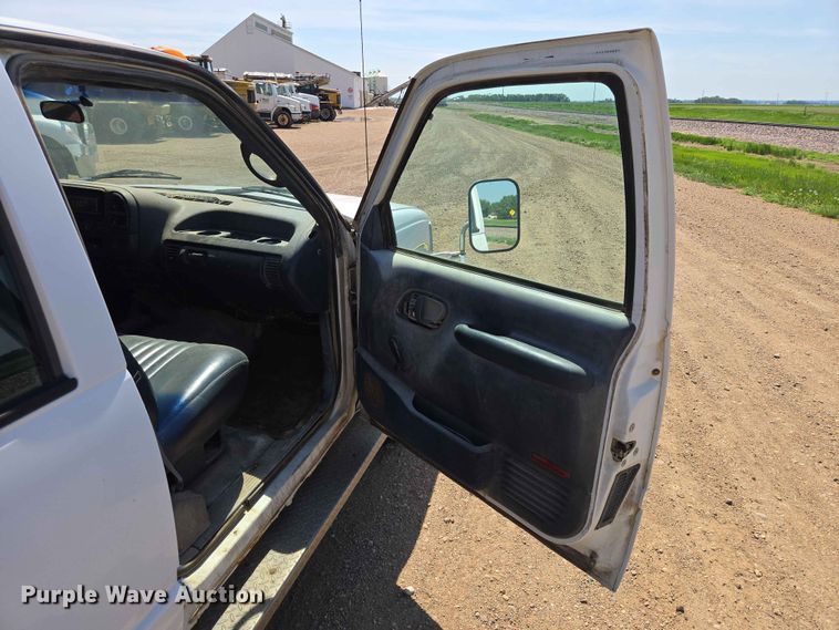 image for item ER1663 1996 GMC Sierra 3500 Crew Cab flatbed pickup truck