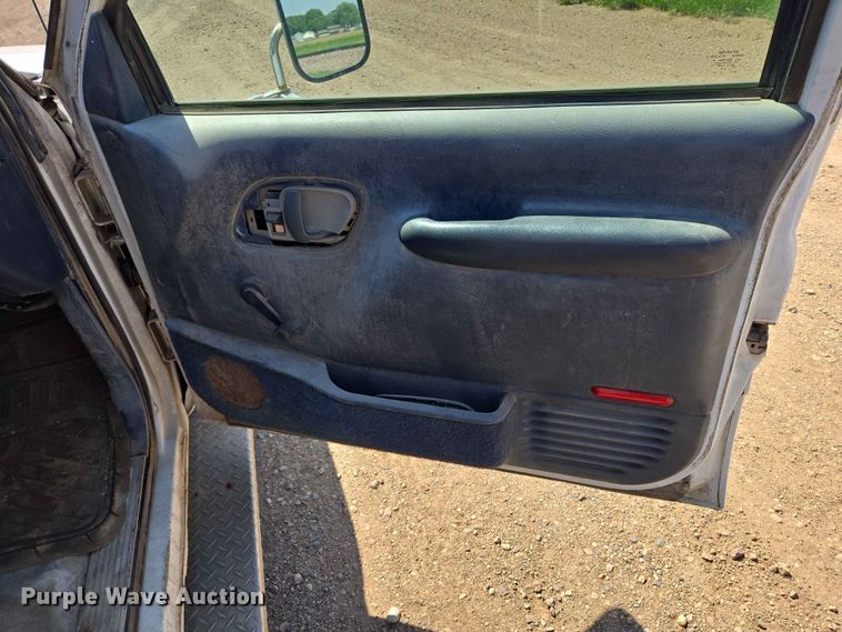 image for item ER1663 1996 GMC Sierra 3500 Crew Cab flatbed pickup truck