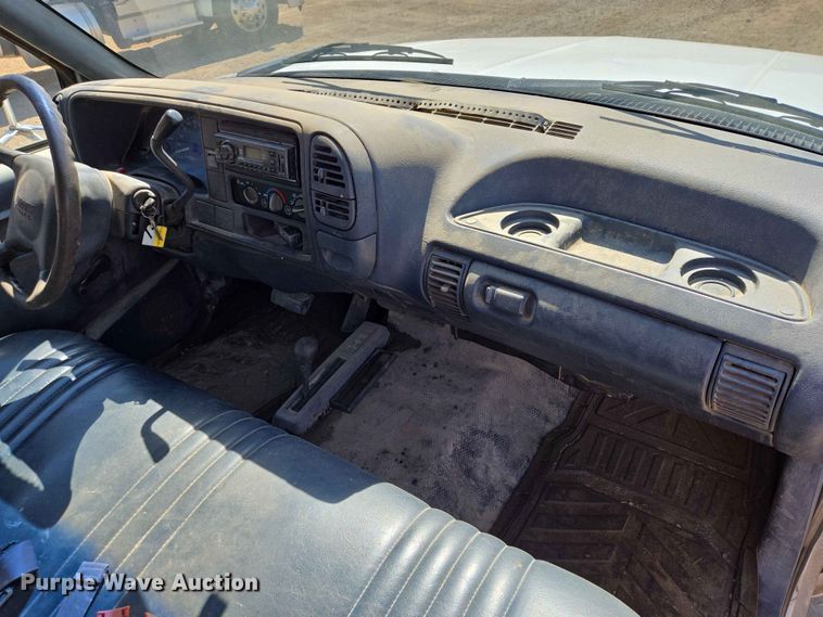 image for item ER1663 1996 GMC Sierra 3500 Crew Cab flatbed pickup truck