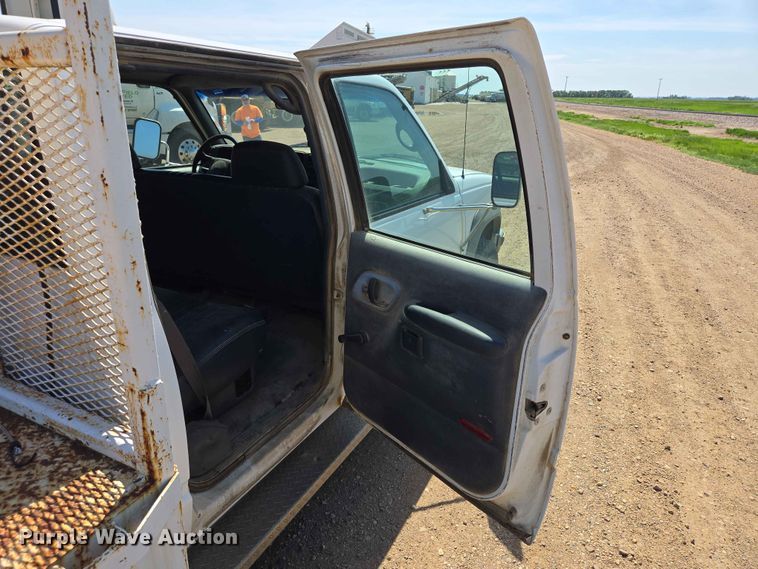 image for item ER1663 1996 GMC Sierra 3500 Crew Cab flatbed pickup truck