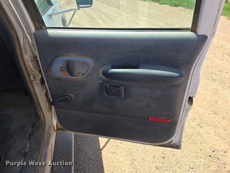 image for item ER1663 1996 GMC Sierra 3500 Crew Cab flatbed pickup truck