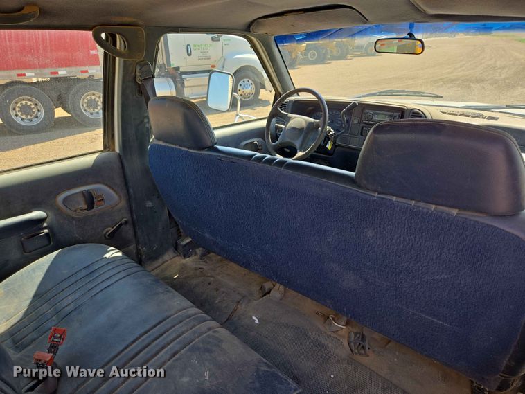 image for item ER1663 1996 GMC Sierra 3500 Crew Cab flatbed pickup truck