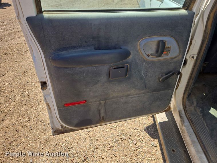 image for item ER1663 1996 GMC Sierra 3500 Crew Cab flatbed pickup truck