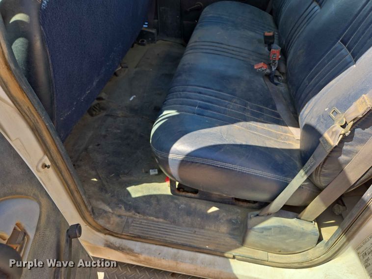 image for item ER1663 1996 GMC Sierra 3500 Crew Cab flatbed pickup truck