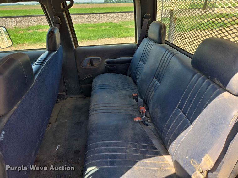 image for item ER1663 1996 GMC Sierra 3500 Crew Cab flatbed pickup truck