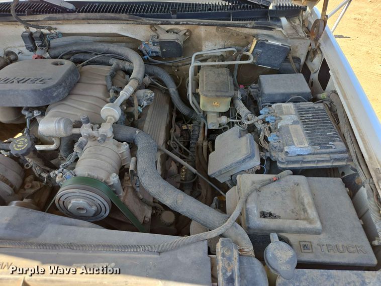 image for item ER1663 1996 GMC Sierra 3500 Crew Cab flatbed pickup truck