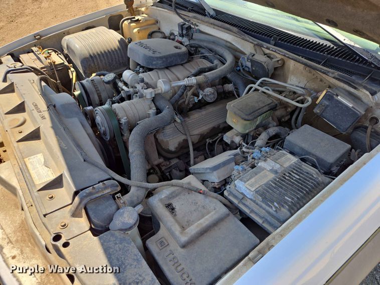 image for item ER1663 1996 GMC Sierra 3500 Crew Cab flatbed pickup truck