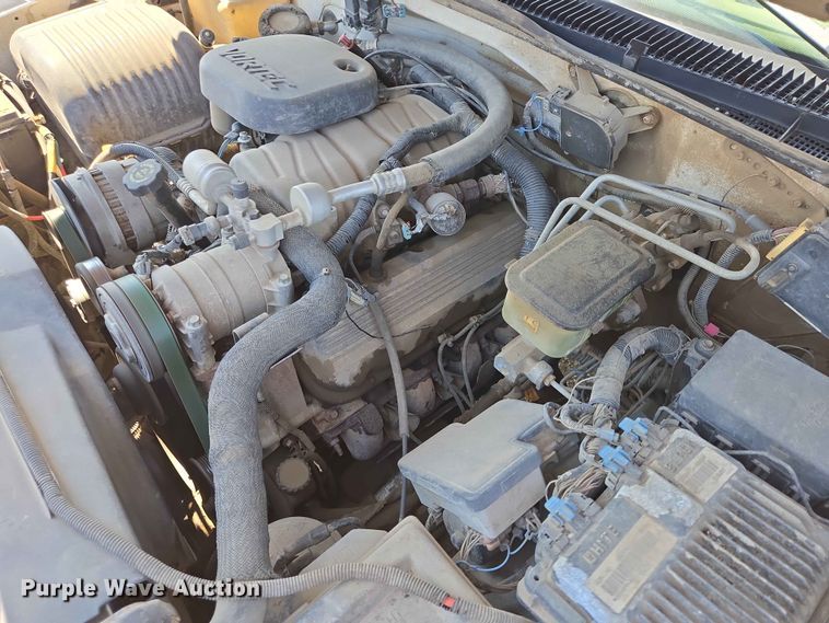 image for item ER1663 1996 GMC Sierra 3500 Crew Cab flatbed pickup truck