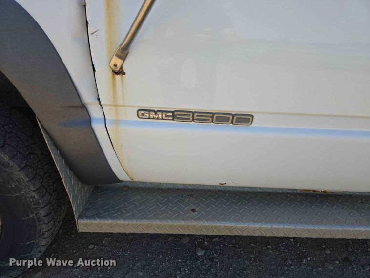 image for item ER1663 1996 GMC Sierra 3500 Crew Cab flatbed pickup truck