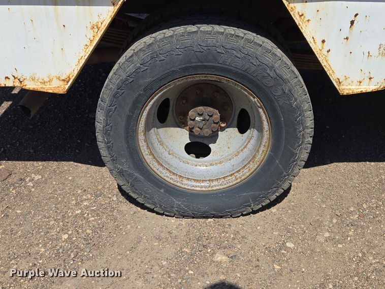 image for item ER1663 1996 GMC Sierra 3500 Crew Cab flatbed pickup truck