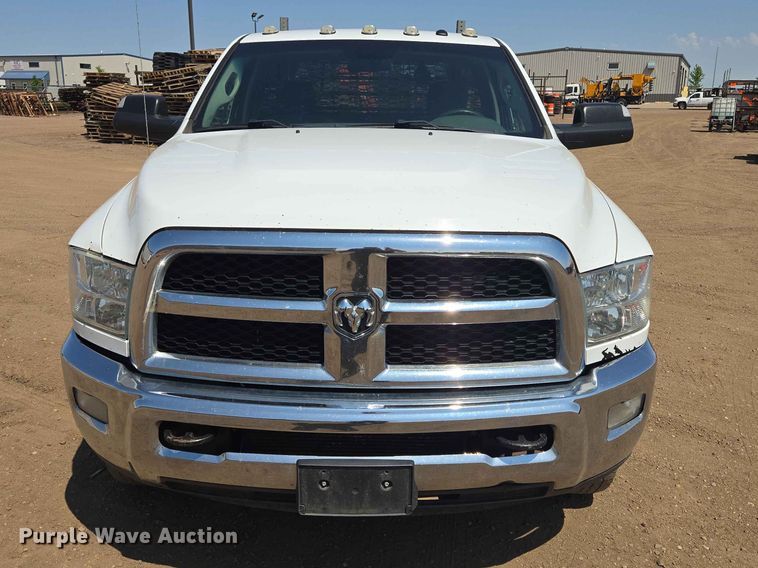 image for item ER1664 2018 RAM 3500 flatbed pickup truck