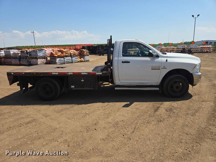 image for item ER1664 2018 RAM 3500 flatbed pickup truck