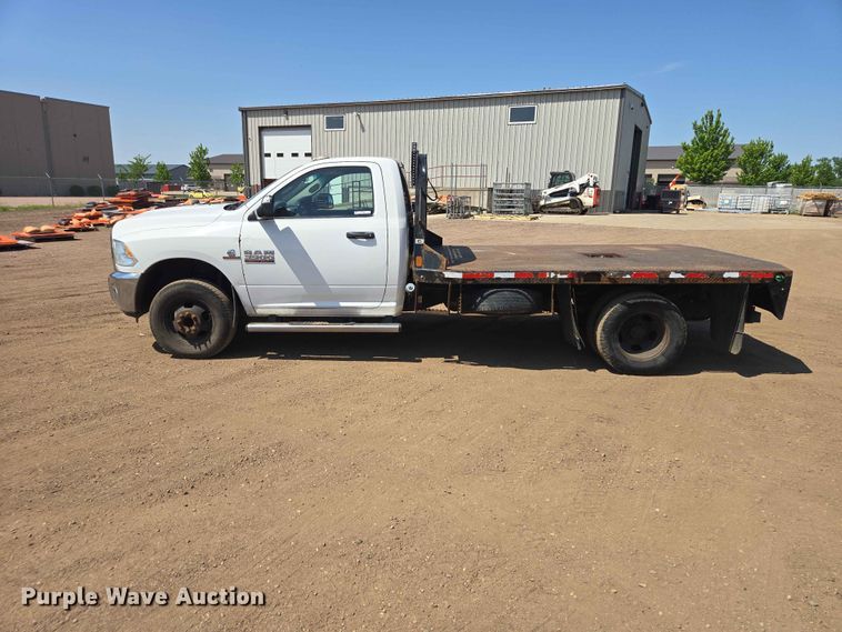 image for item ER1664 2018 RAM 3500 flatbed pickup truck