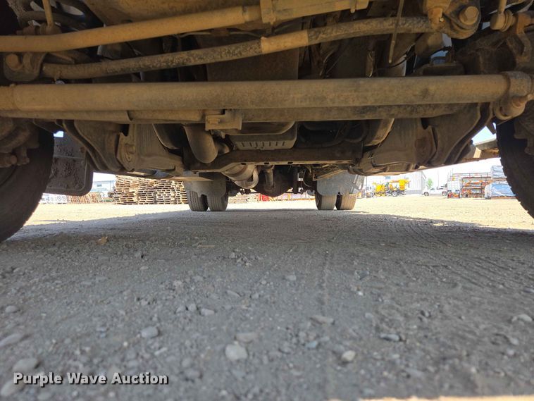 image for item ER1664 2018 RAM 3500 flatbed pickup truck