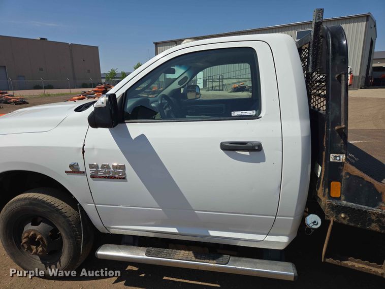 image for item ER1664 2018 RAM 3500 flatbed pickup truck