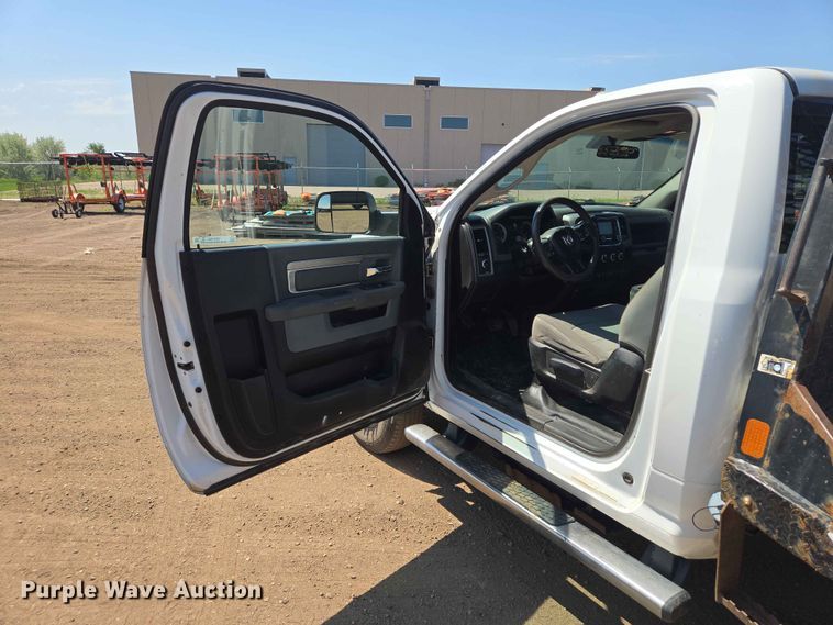 image for item ER1664 2018 RAM 3500 flatbed pickup truck