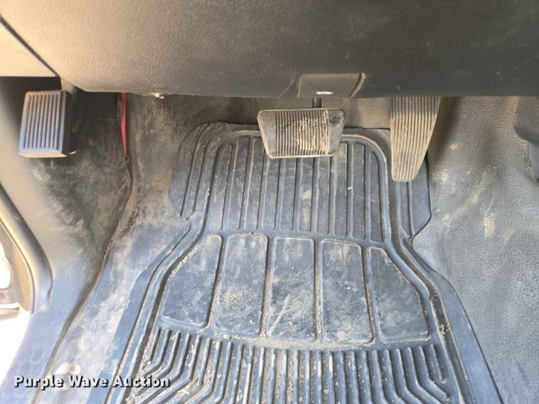 image for item ER1664 2018 RAM 3500 flatbed pickup truck