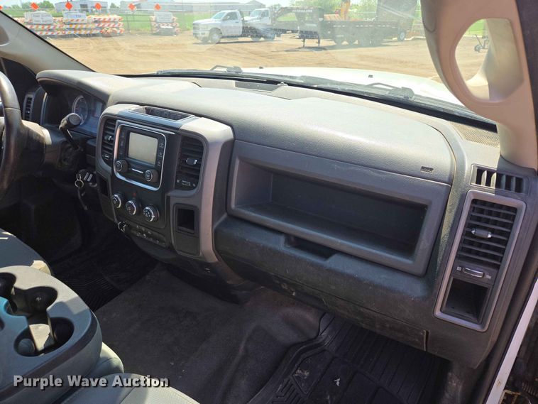 image for item ER1664 2018 RAM 3500 flatbed pickup truck