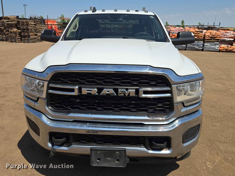 image for item ER1665 2020 RAM 3500 flatbed pickup truck