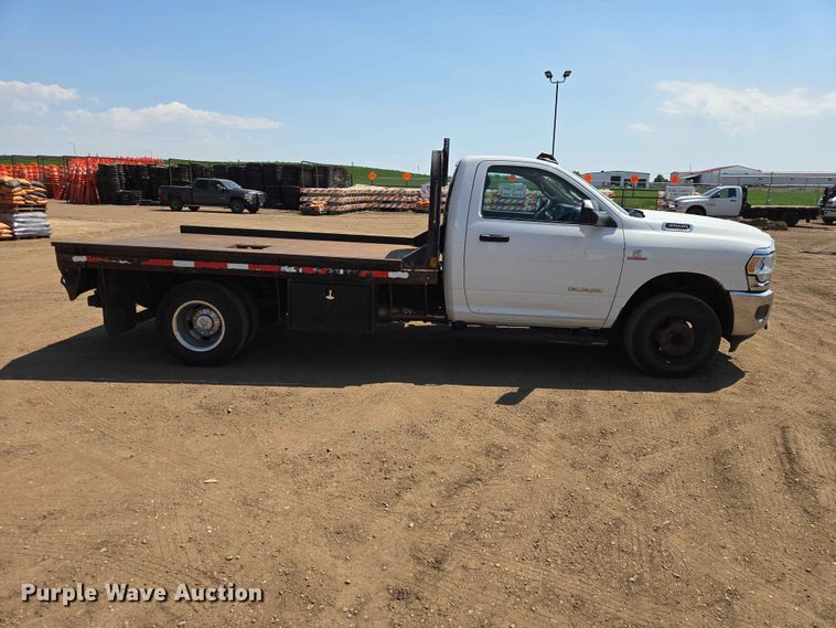image for item ER1665 2020 RAM 3500 flatbed pickup truck