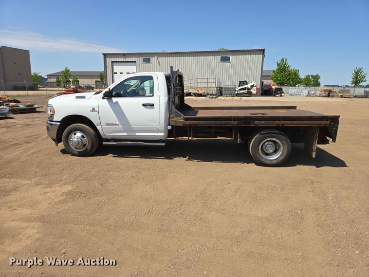 image for item ER1665 2020 RAM 3500 flatbed pickup truck