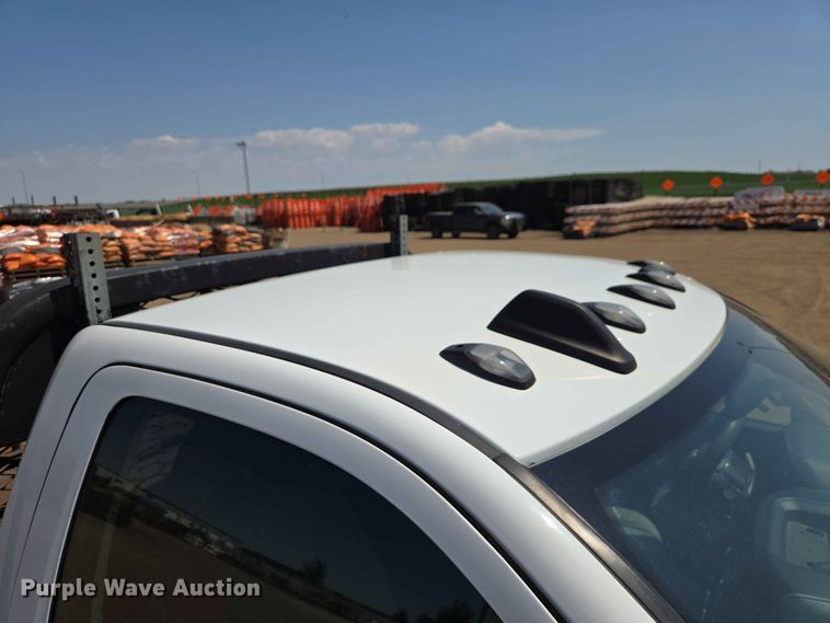 image for item ER1665 2020 RAM 3500 flatbed pickup truck