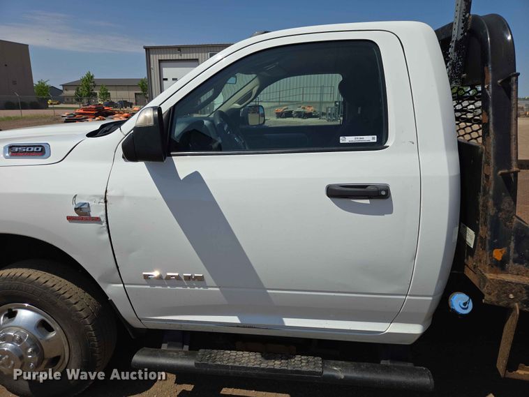 image for item ER1665 2020 RAM 3500 flatbed pickup truck