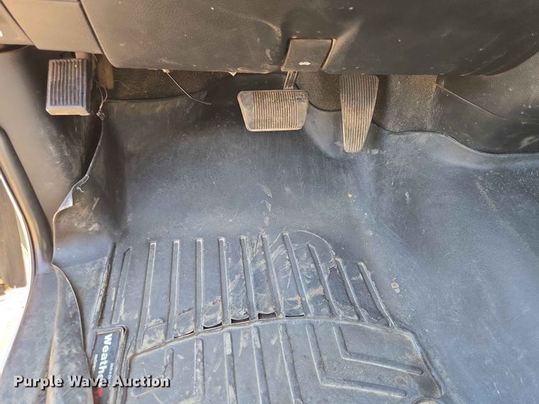 image for item ER1665 2020 RAM 3500 flatbed pickup truck
