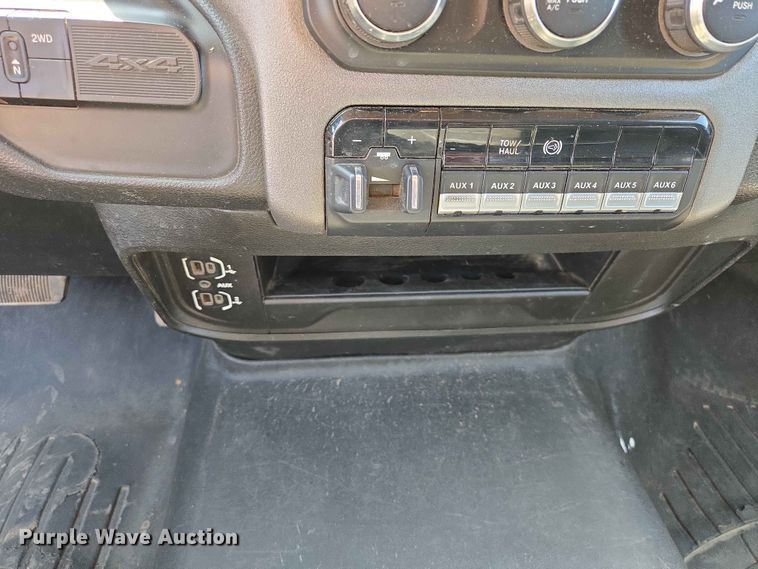 image for item ER1665 2020 RAM 3500 flatbed pickup truck