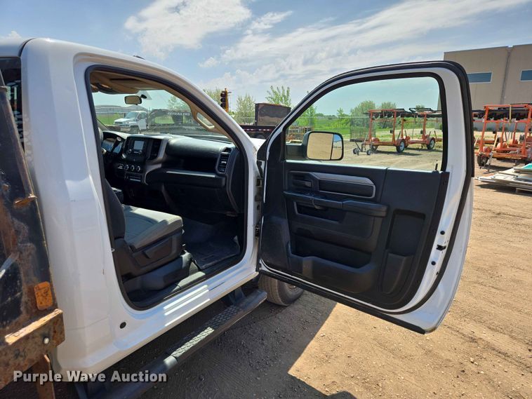 image for item ER1665 2020 RAM 3500 flatbed pickup truck