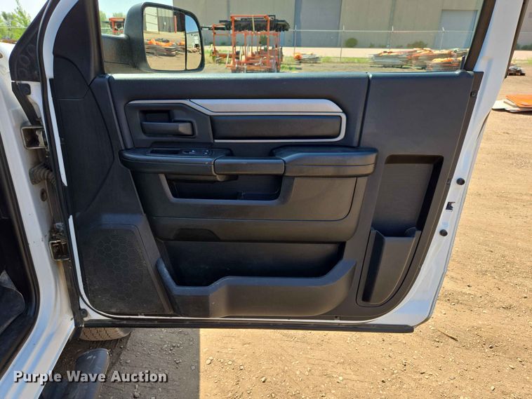 image for item ER1665 2020 RAM 3500 flatbed pickup truck