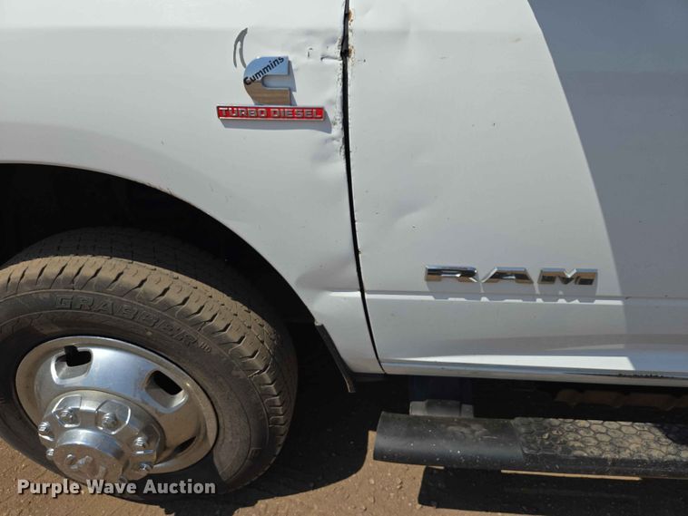 image for item ER1665 2020 RAM 3500 flatbed pickup truck