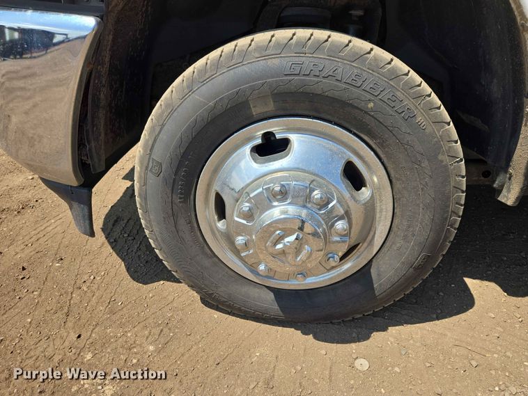 image for item ER1665 2020 RAM 3500 flatbed pickup truck