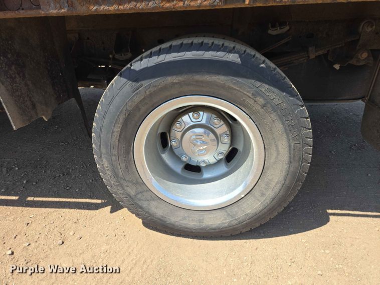 image for item ER1665 2020 RAM 3500 flatbed pickup truck