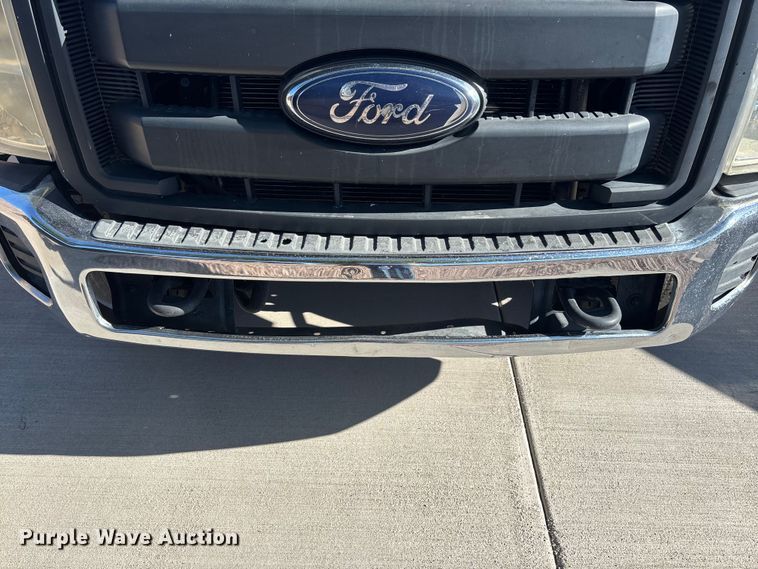 image for item ER7537 2011 Ford F350 Super Duty Crew Cab pickup truck