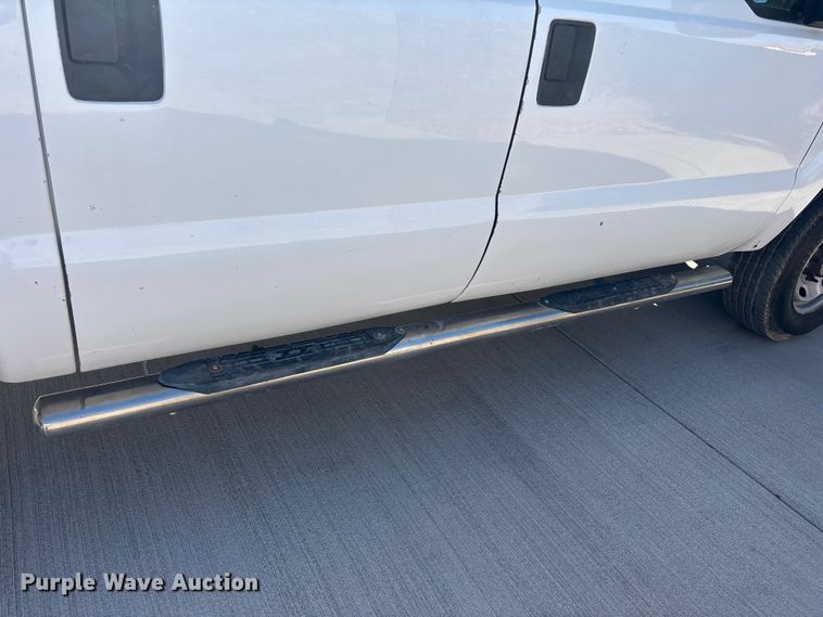 image for item ER7537 2011 Ford F350 Super Duty Crew Cab pickup truck