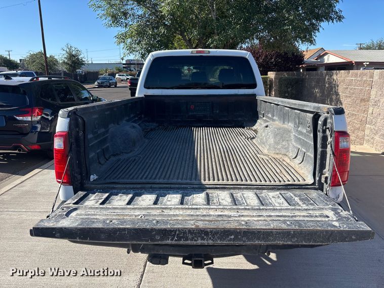 image for item ER7537 2011 Ford F350 Super Duty Crew Cab pickup truck